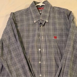 Cinch men’s button down shirt size medium.